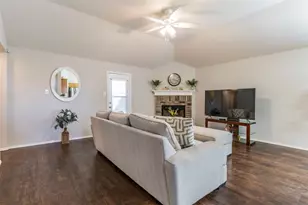 301 Wintergreen Ct, Weatherford, TX 76085 - Photo 2