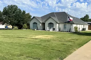 514 Preston Dr, Pottsboro, TX 75076 - Photo 2