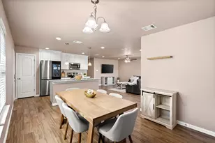 300 Lipscomb St, Cleburne, TX 76031 - Photo 8