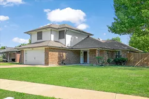 364 La Quinta Circle S, Keller, TX 76248 - Photo 2