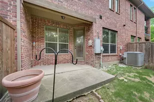 1003 Brook Hollow Dr, Euless, TX 76039 - Photo 24