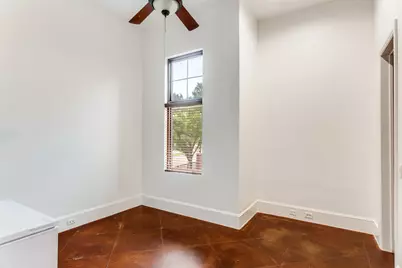 601 E 1st Street #220, Fort Worth, TX 76102 - Photo 18