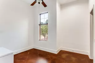 601 E 1st St, Fort Worth, TX 76102 - Photo 18
