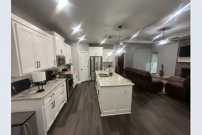 1418 Cheyenne Trail, Granbury, TX 76048 - Photo 4