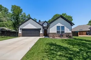 1418 Cheyenne Trail, Granbury, TX 76048 - Photo 1