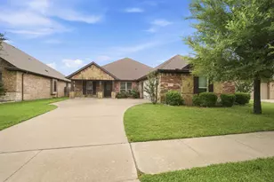 1675 Potomac Dr, Burleson, TX 76028 - Photo 4