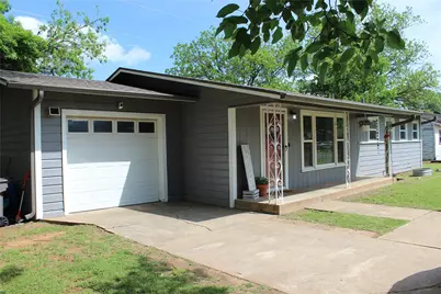 209 Pennsylvania Avenue, Graham, TX 76450 - Photo 2