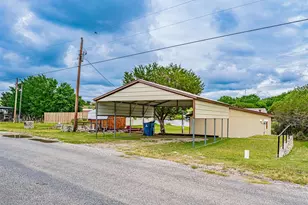 2717 Creek Dr, Granbury, TX 76048 - Photo 2