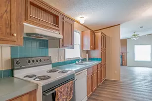 2717 Creek Dr, Granbury, TX 76048 - Photo 16