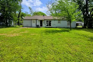 1813 Throckmorton St, Gainesville, TX 76240 - Photo 30