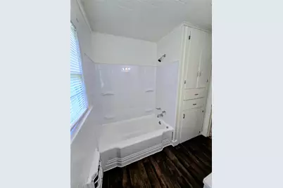 1813 Throckmorton Street, Gainesville, TX 76240 - Photo 18