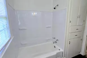 1813 Throckmorton St, Gainesville, TX 76240 - Photo 18