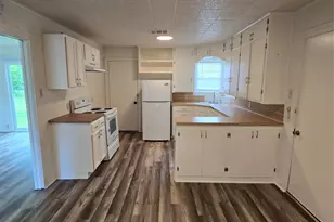 1813 Throckmorton St, Gainesville, TX 76240 - Photo 10