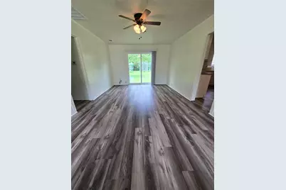 1813 Throckmorton Street, Gainesville, TX 76240 - Photo 4