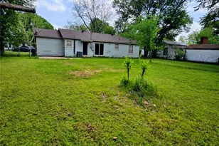 1813 Throckmorton St, Gainesville, TX 76240 - Photo 32