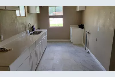 4660 Lois Street, Fort Worth, TX 76119 - Photo 8