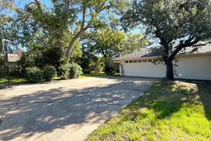 10006 Pensive Dr, Dallas, TX 75229 - Photo 26