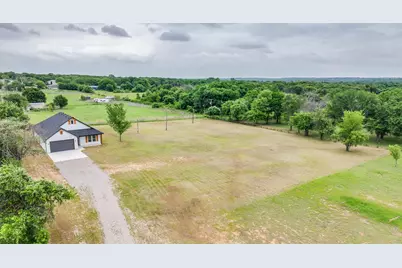 1621 County Road 4764, Boyd, TX 76023 - Photo 4