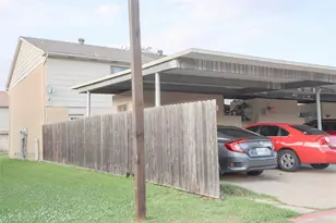 99 W Mountain Creek Dr, Grand Prairie, TX 75052 - Photo 2