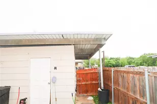 99 W Mountain Creek Dr, Grand Prairie, TX 75052 - Photo 16