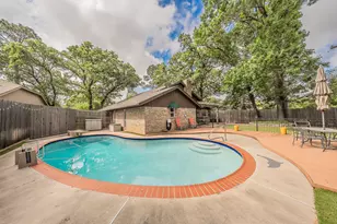 2003 Edgebrook Ct, Arlington, TX 76015 - Photo 2