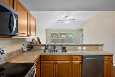 5589 Hunters Bend Lane, Dallas, TX 75249 - Photo 10