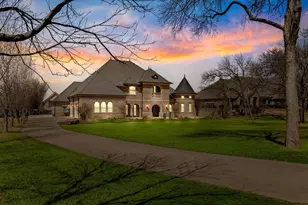 1904 W Emerald Bend Ct, Granbury, TX 76049 - Photo 2