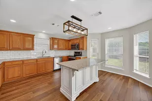 548 Marybeth Dr, Burleson, TX 76028 - Photo 10