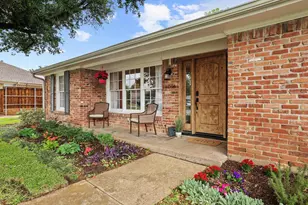 10106 Crestover Cir, Dallas, TX 75229 - Photo 4