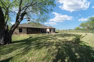 19126 White Bluff Dr, Whitney, TX 76692 - Photo 12