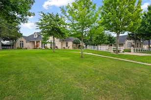 2202 Somerset, Midlothian, TX 76065 - Photo 2