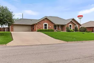 1028 N Elm St, Muenster, TX 76252 - Photo 2