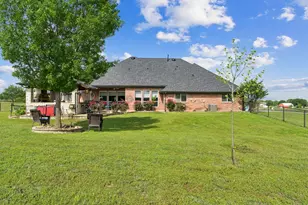 719 Joy, Rhome, TX 76078 - Photo 36