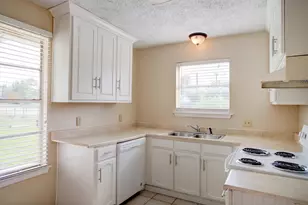 708 N Cooper St, Arlington, TX 76011 - Photo 6