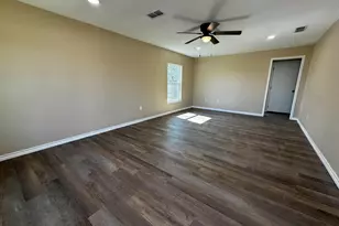 210 Reta St, Stephenville, TX 76401 - Photo 4