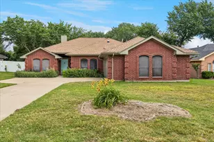 1263 Wendy Ct, Kennedale, TX 76060 - Photo 2
