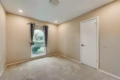 512 W Oakdale Road, Irving, TX 75060 - Photo 28