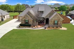 1173 Durango Springs Dr, Fort Worth, TX 76052 - Photo 2