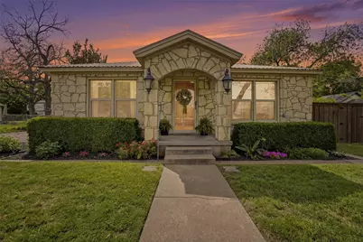 309 N Travis Street, Granbury, TX 76048 - Photo 1