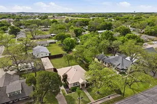309 N Travis St, Granbury, TX 76048 - Photo 28