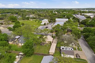 309 N Travis St, Granbury, TX 76048 - Photo 26
