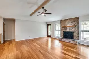 802 Wilshire Ct, Arlington, TX 76012 - Photo 2