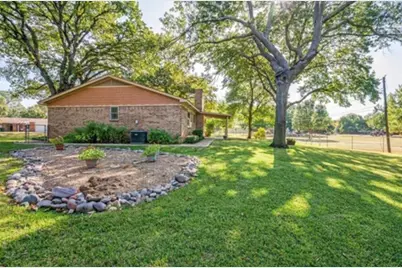 802 Wilshire Court, Arlington, TX 76012 - Photo 12