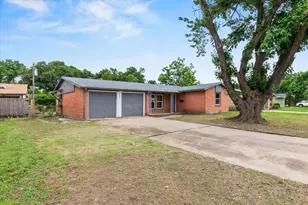 13634 Pyramid Dr, Farmers Branch, TX 75234 - Photo 4