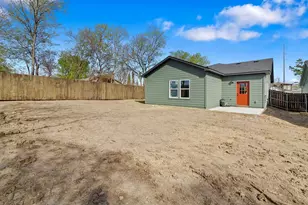 1832 E Broadway Ave, Fort Worth, TX 76104 - Photo 22