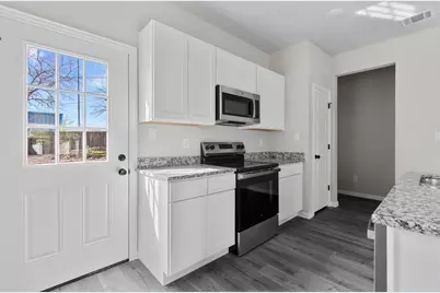 1832 E Broadway Avenue, Fort Worth, TX 76104 - Photo 10