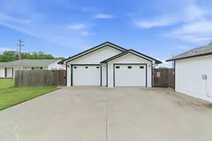 1032 Greg St, Azle, TX 76020 - Photo 4