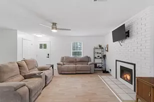 1032 Greg St, Azle, TX 76020 - Photo 14