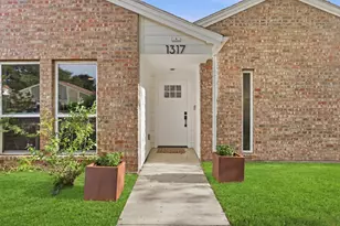 1317 Lark Ln, Lewisville, TX 75077 - Photo 2