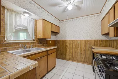 4137 Hiland Drive, Beverly Hills, TX 76711 - Photo 4